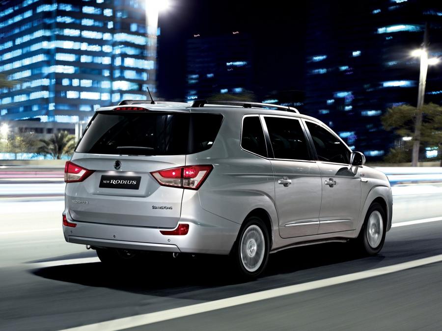  SsangYong Rodius 2013 года  (фото 6 из 12)